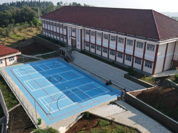 Gedung & Lapangan Sekolah