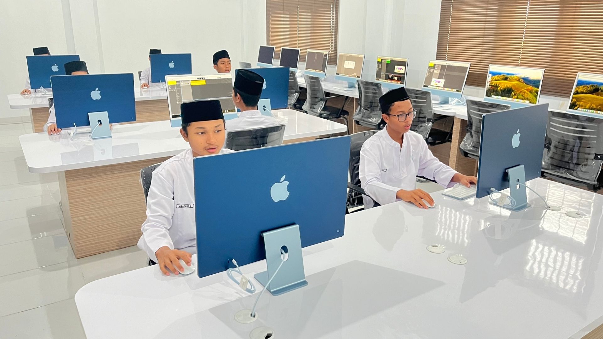 Praktikum Pembelajaran di Lab Studio